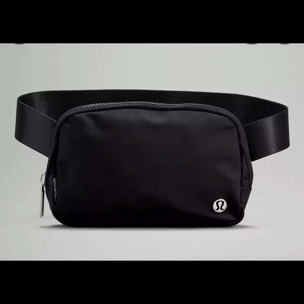 TRADE NWT black Lululemon everywhere belt bag for NWT silver drop belt bag.